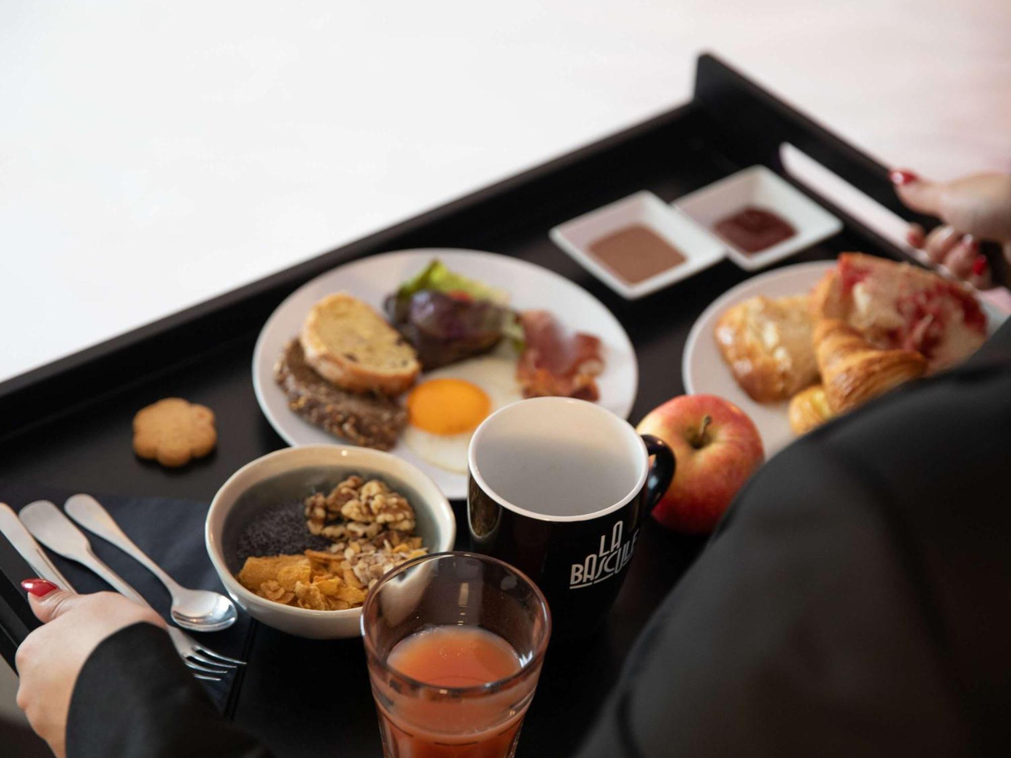 Hotel Mercure Lyon Centre Charpennes Villeurbanne Bagian luar foto