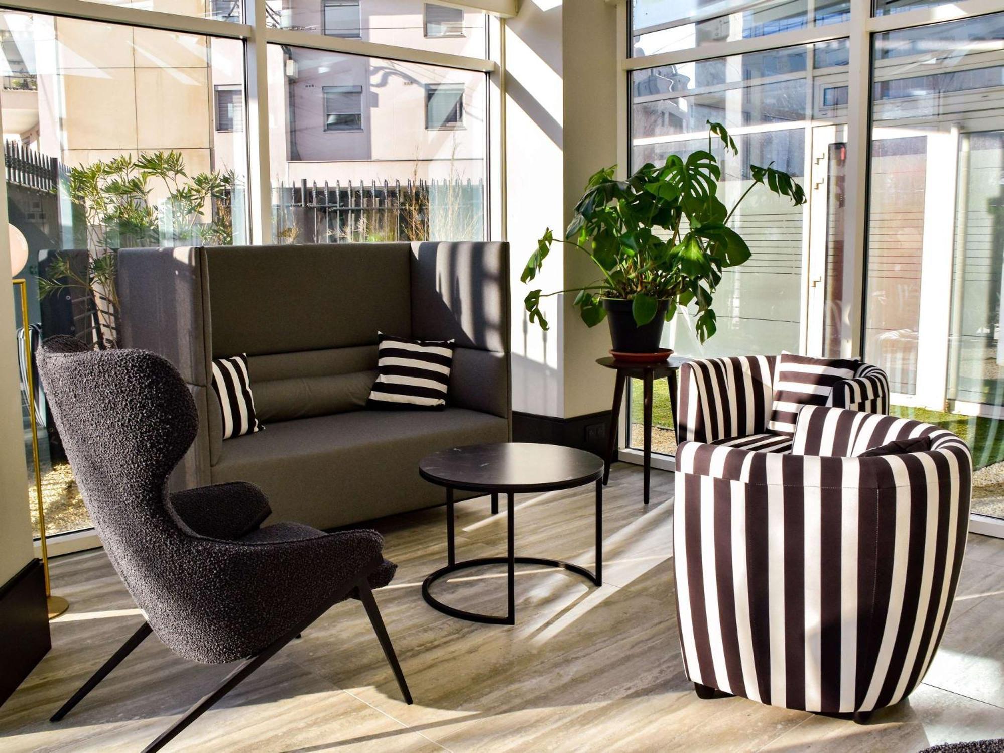 Hotel Mercure Lyon Centre Charpennes Villeurbanne Bagian luar foto